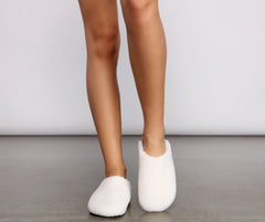 Fab Fleece Closed-Toe Slippers Newgew