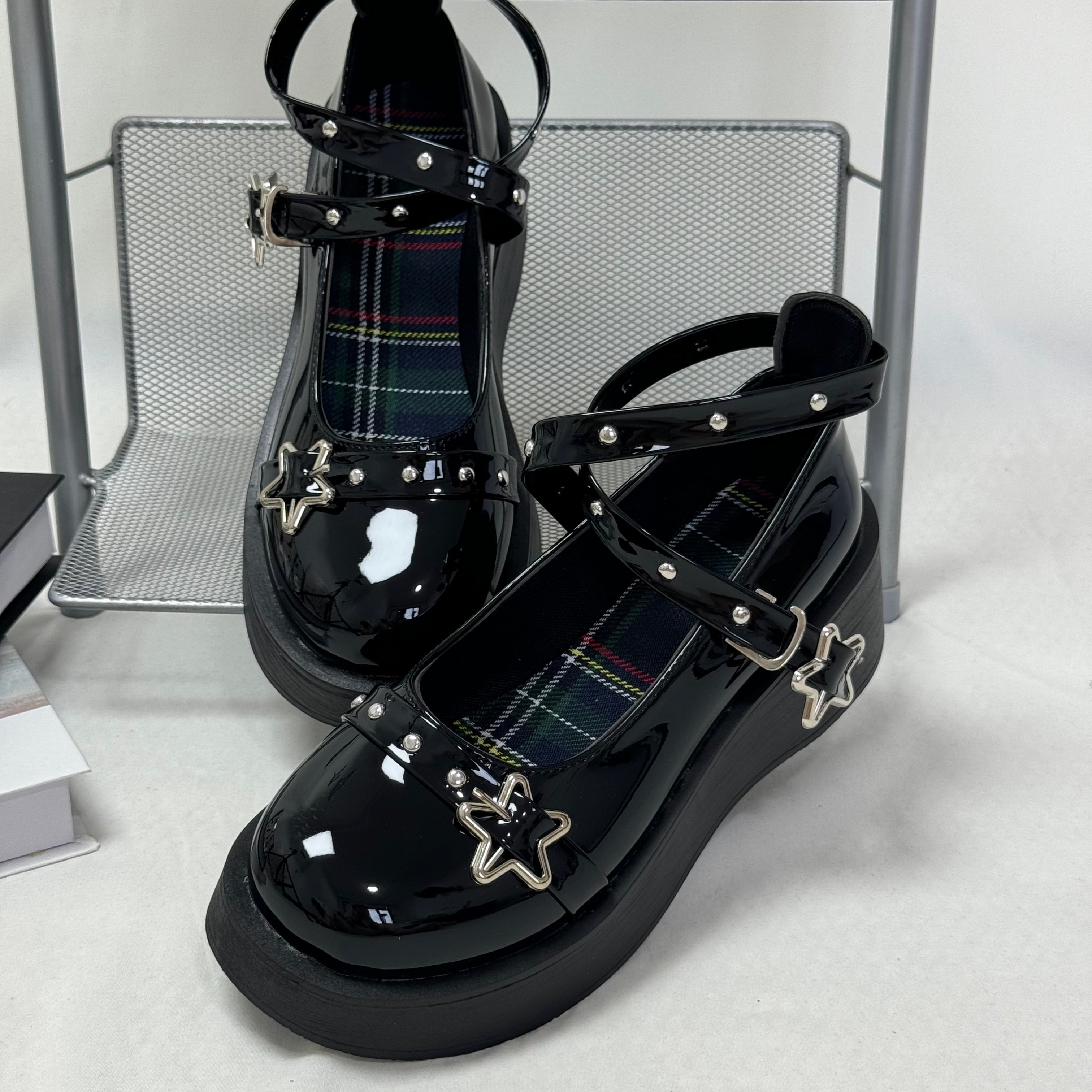 Retro Small Leather Shoes With Thick Soles PinTow