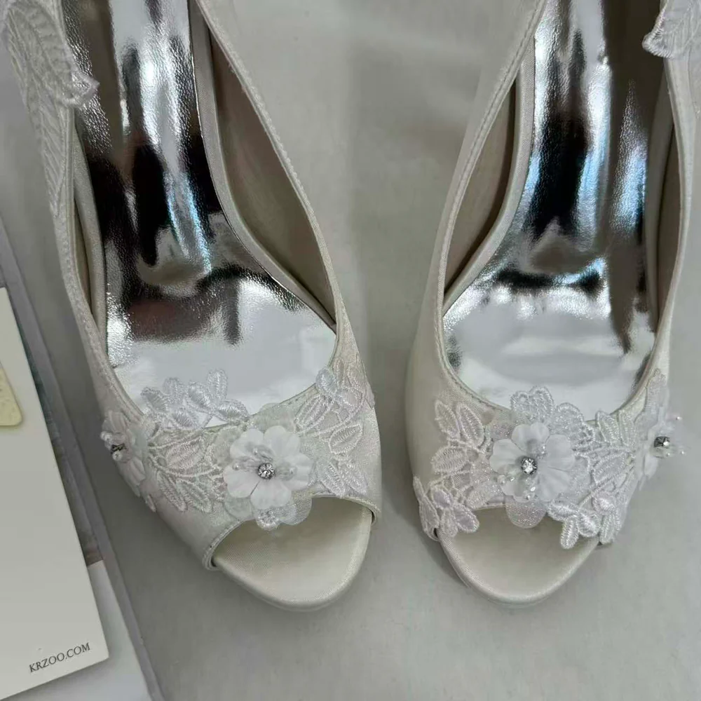 Low-Cut Pearl-Embroidered High Heels PinTow