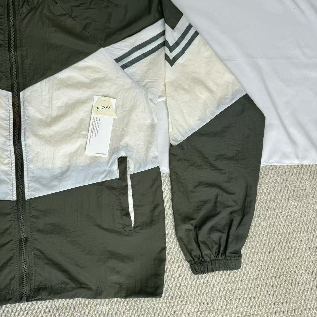 Contrasting Color Sun Protection Jacket PinTow