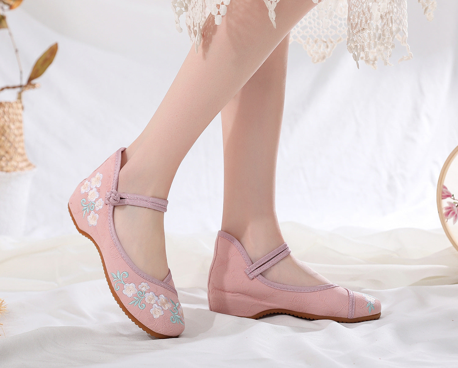 Clothing Versatile Embroidered Cotton And Linen Canvas Shoes Newgew