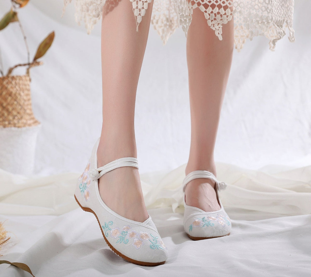 Clothing Versatile Embroidered Cotton And Linen Canvas Shoes Newgew