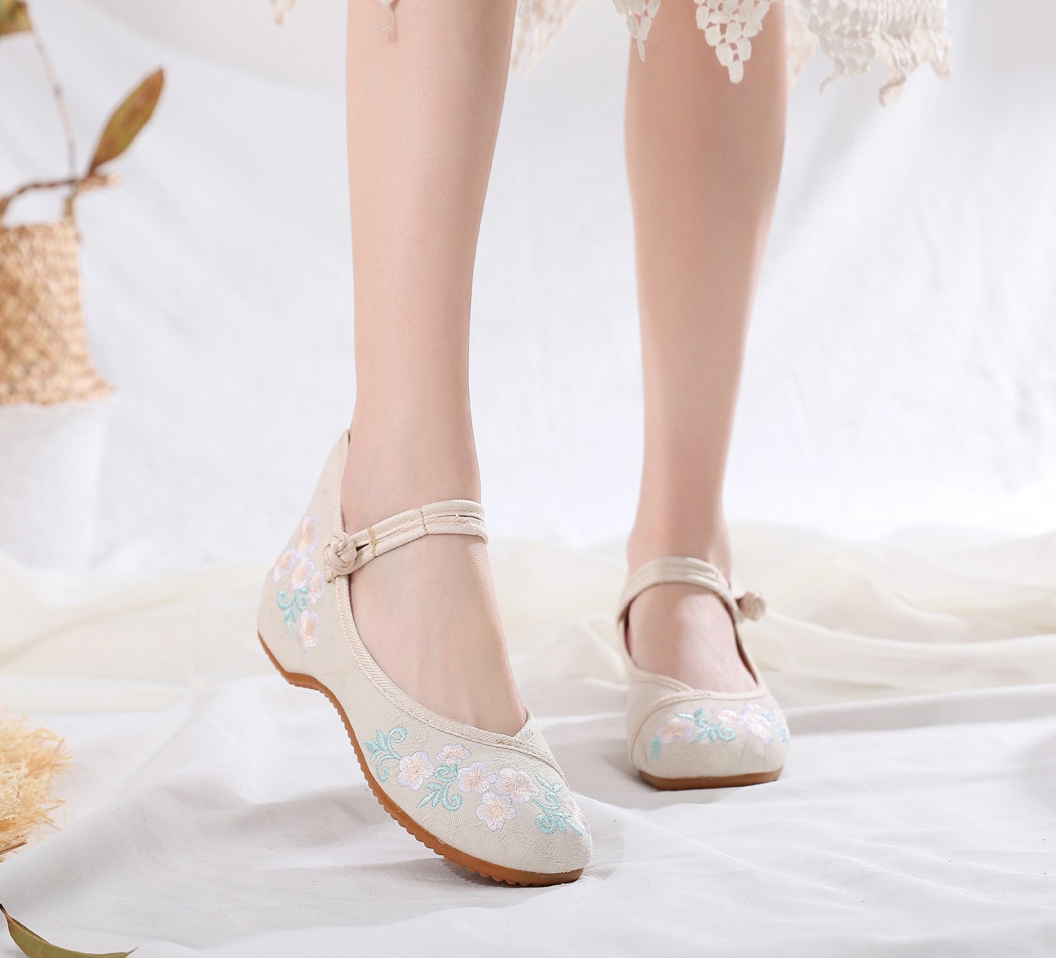 Clothing Versatile Embroidered Cotton And Linen Canvas Shoes Newgew