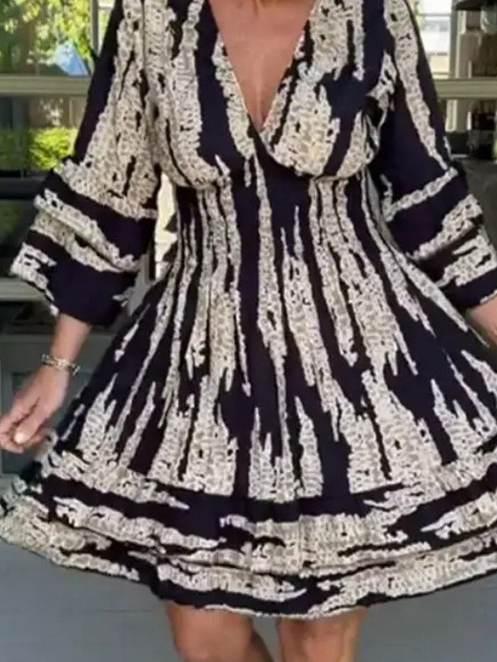 Chevron Pleat Painted Flare-Sleeved Dress Newgew Dresses