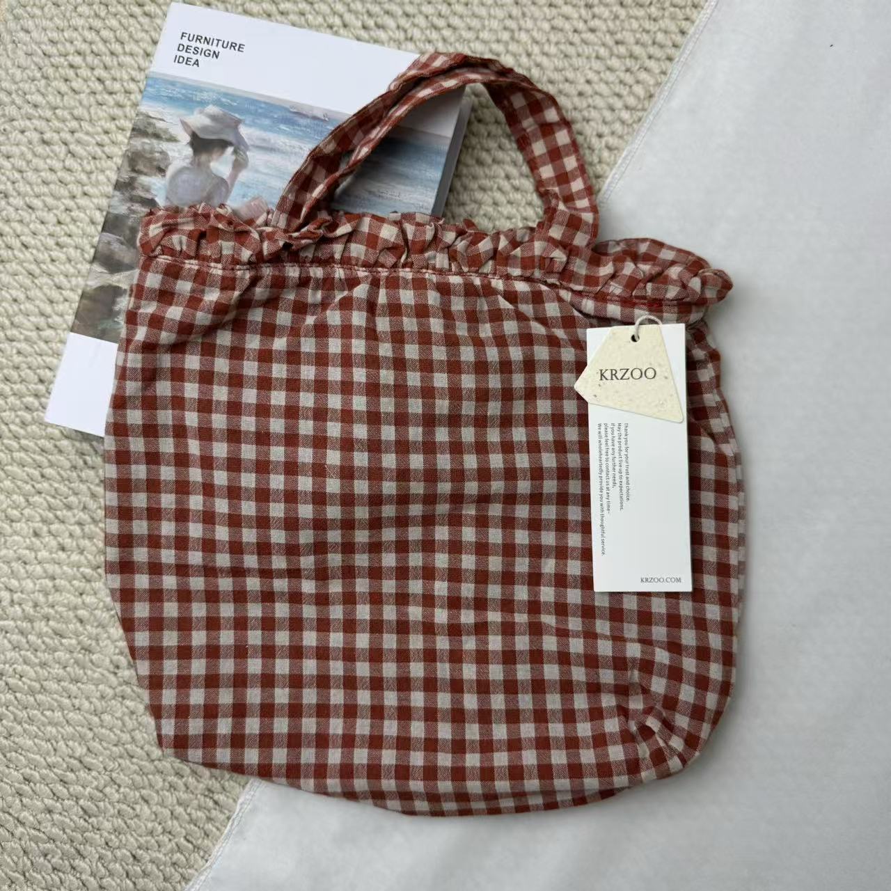 Small Red Handbag With A Checkered Pattern PinTow