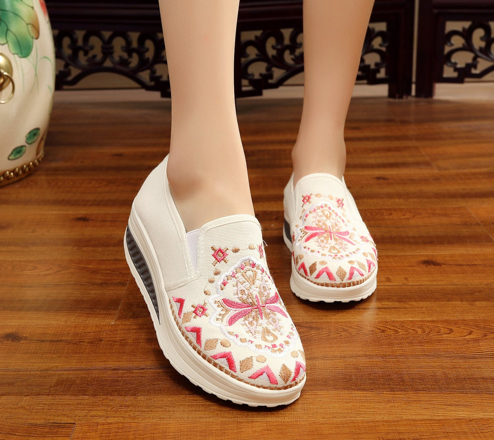 Women's Cloth Ethnic Style Embroidered Wedge Heels Newgew