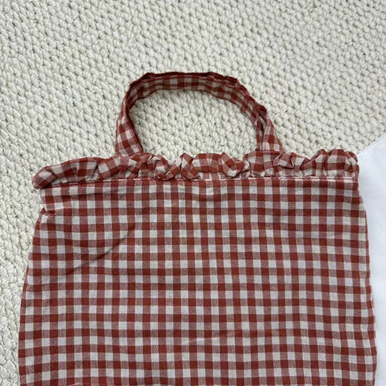 Small Red Handbag With A Checkered Pattern PinTow