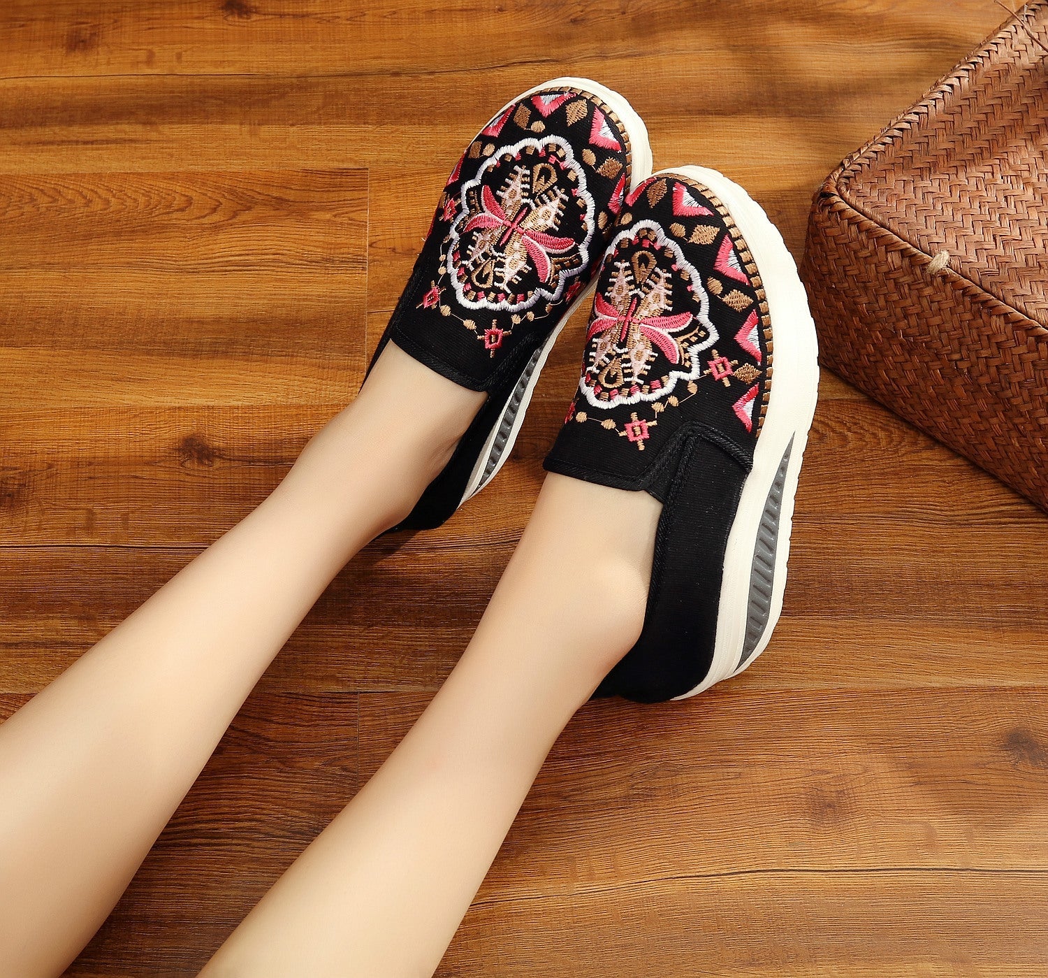 Women's Cloth Ethnic Style Embroidered Wedge Heels Newgew
