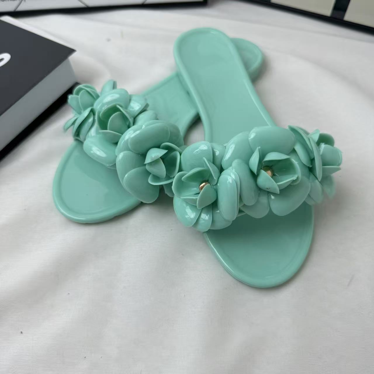 Camellia Flower One-Piece Shoes PinTow