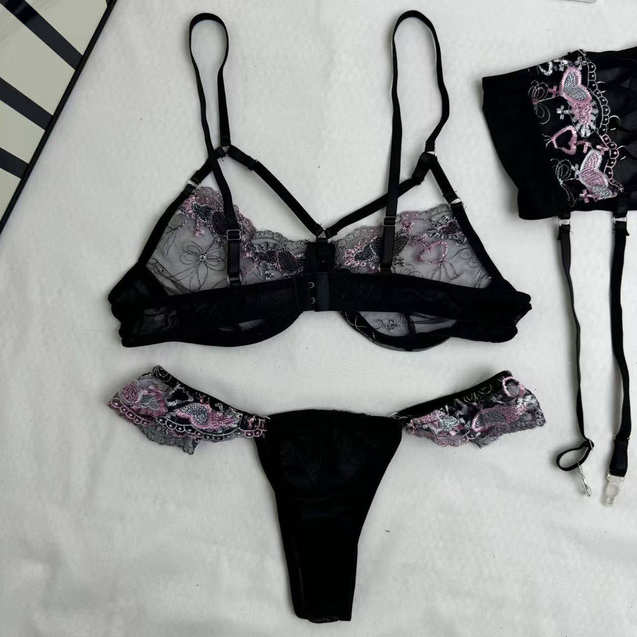 Embroidered netting three-piece set PinTow