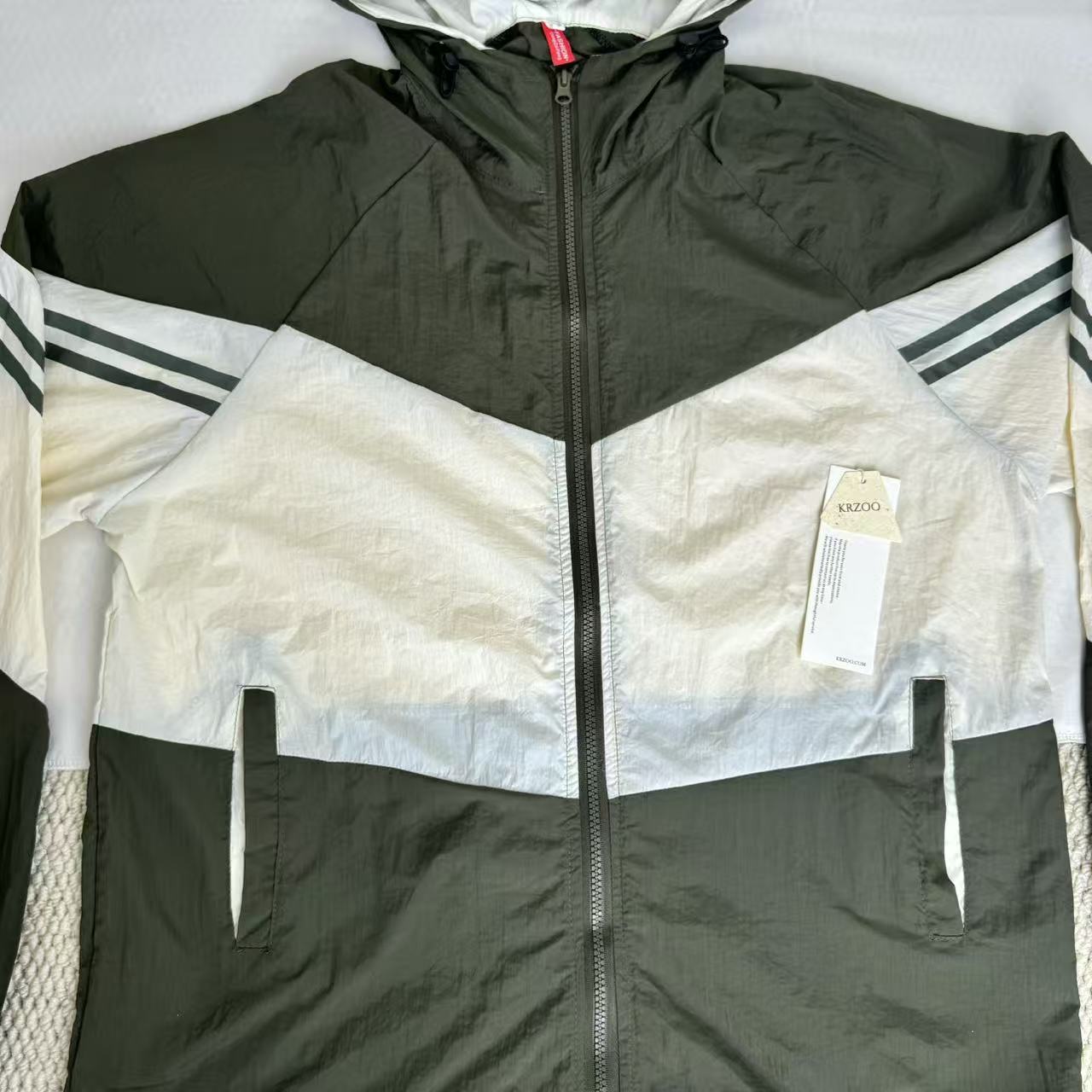 Contrasting Color Sun Protection Jacket PinTow