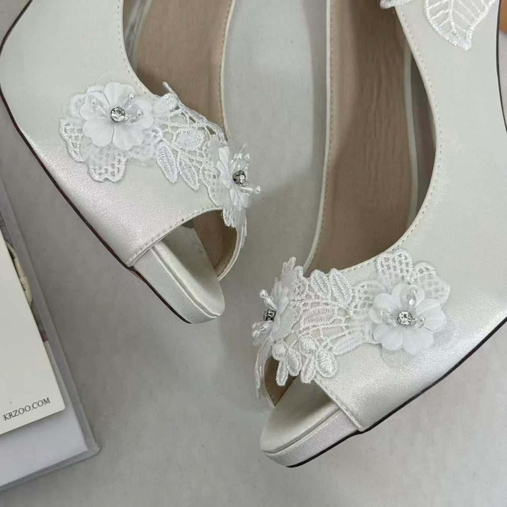 Low-Cut Pearl-Embroidered High Heels PinTow
