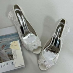 Low-Cut Pearl-Embroidered High Heels PinTow