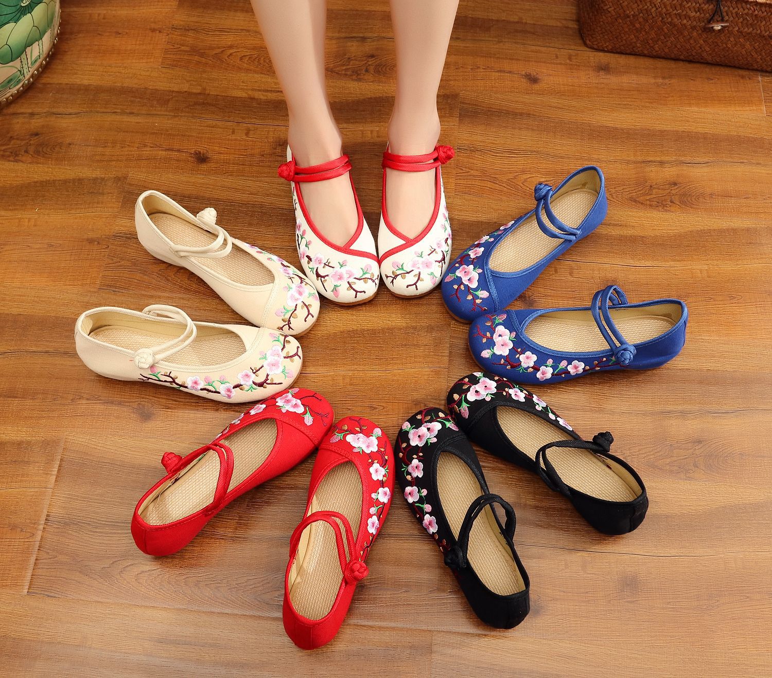 Women's Old Cloth Ethnic Style Bridal Embroidered Canvas Shoes Newgew