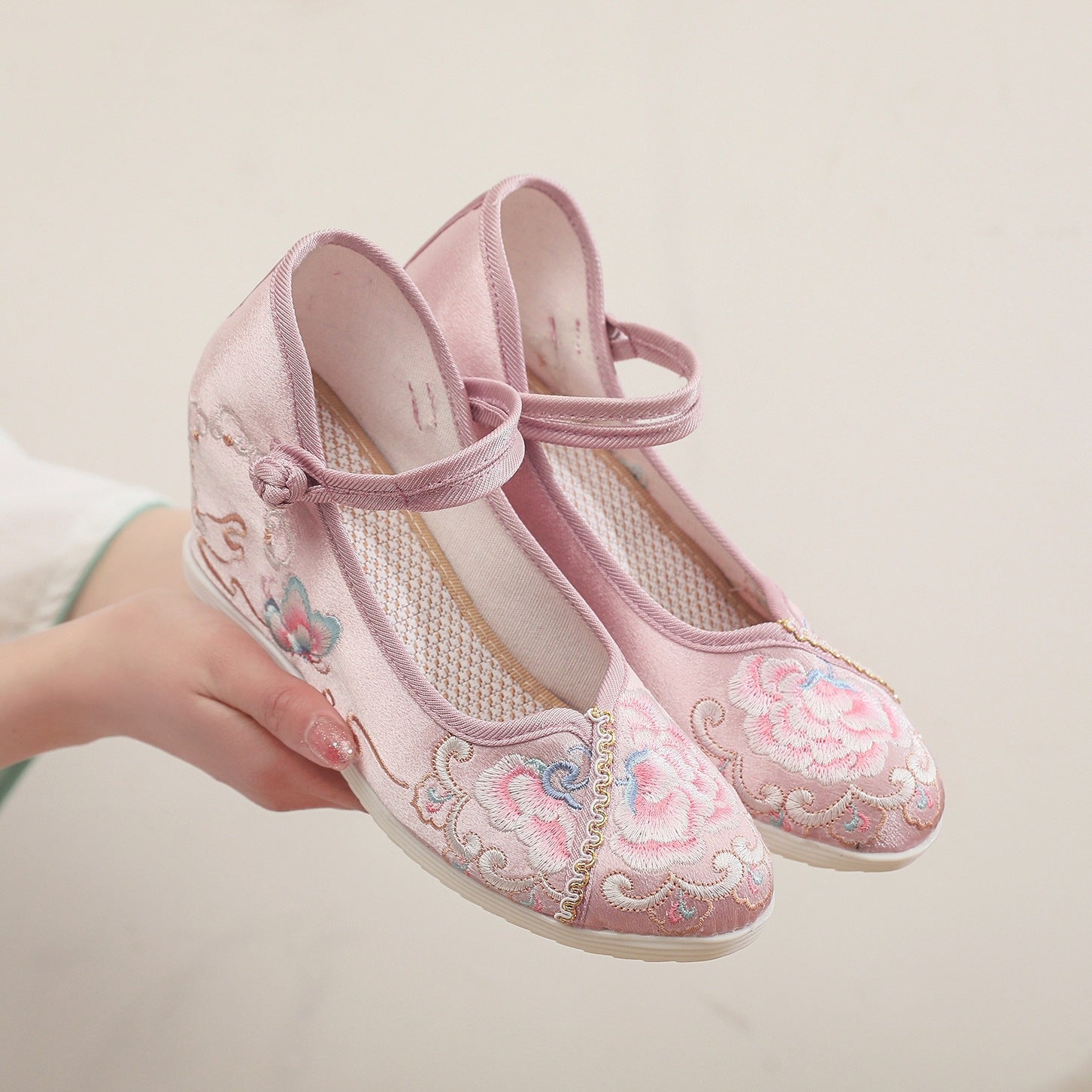 Women's Han Chinese Clothing High Embroidered Ancient Canvas Shoes Newgew