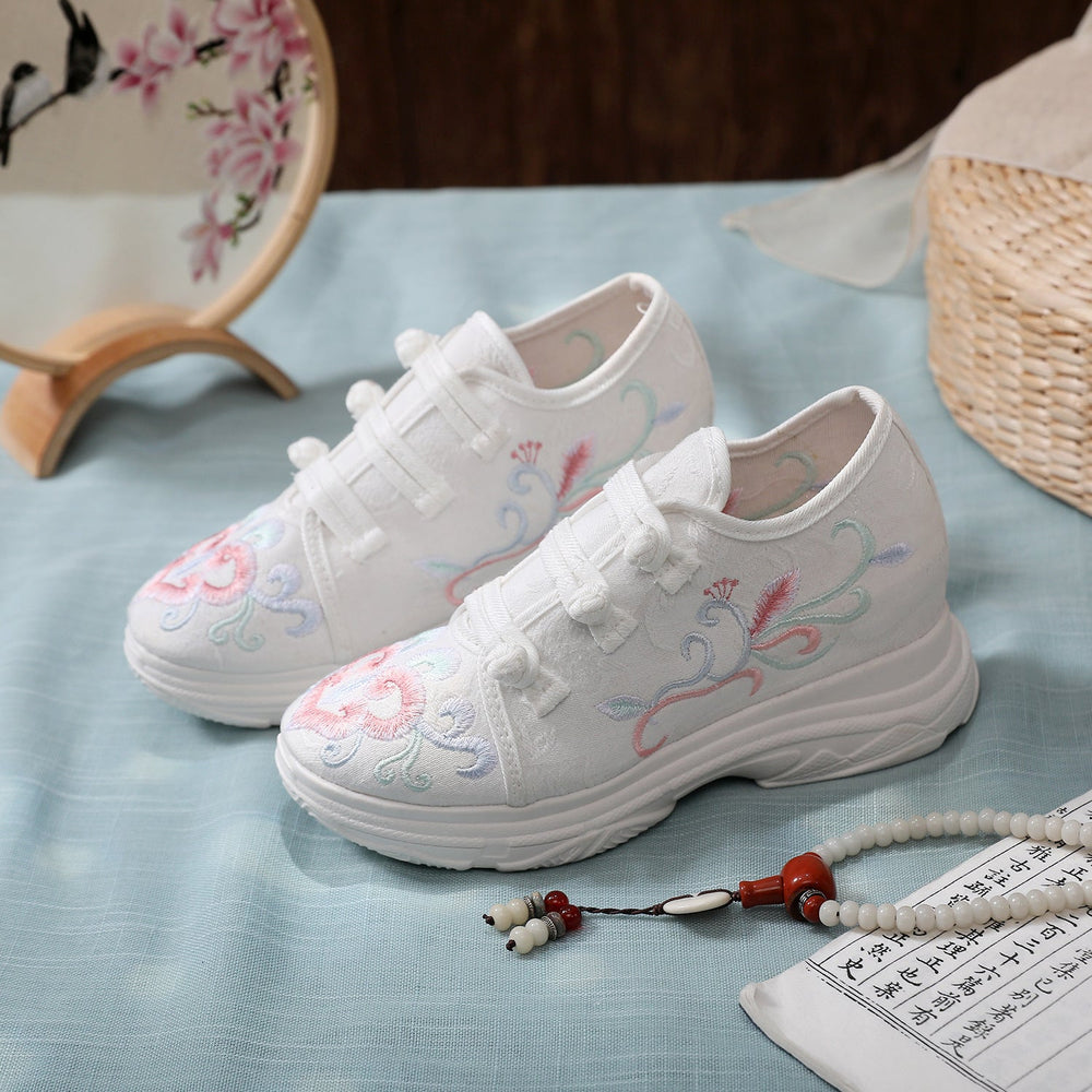 Charming Embroidered Old Beijing Cloth Thick Canvas Shoes Newgew