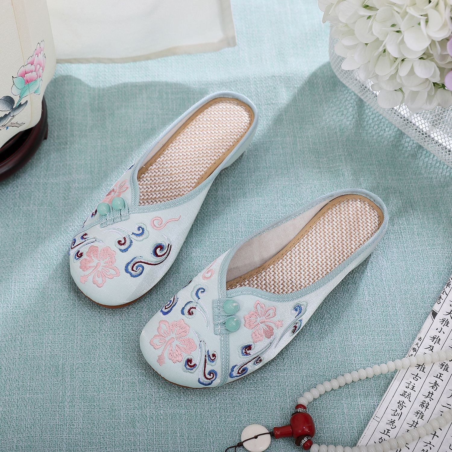 Women's Flat Soft Bottom Retro Button Embroidery Ancient Canvas Shoes Newgew