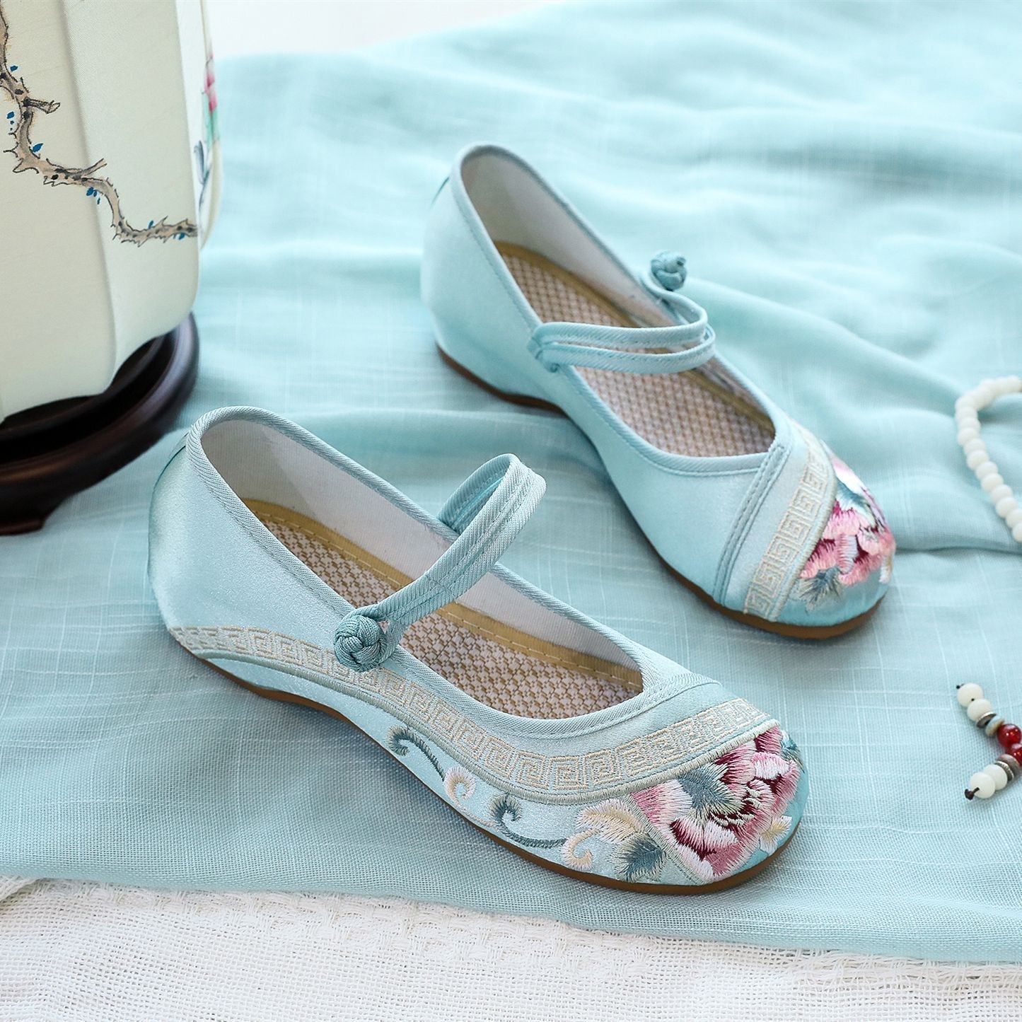 Women's Antique Style Embroidery Tendon Bottom Height Increasing Canvas Shoes Newgew