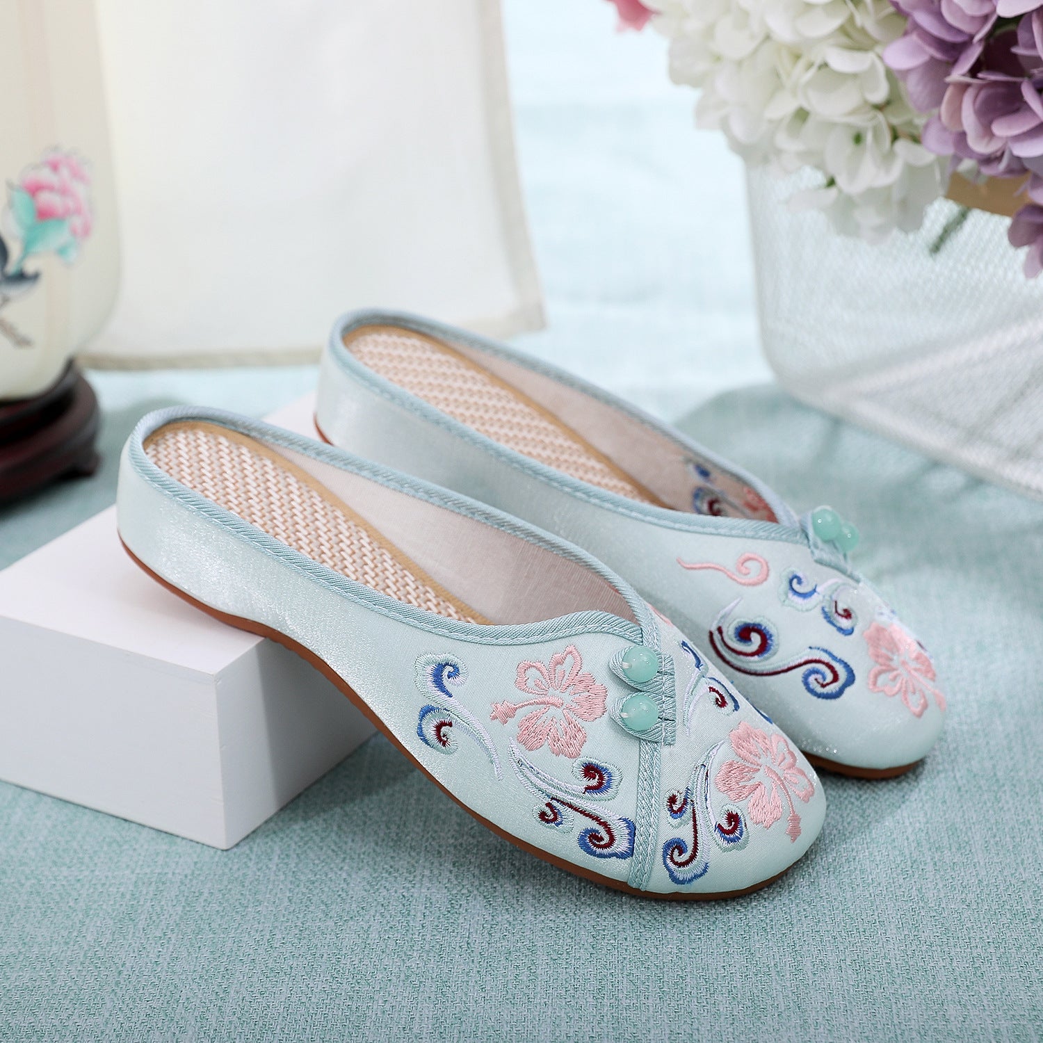 Women's Flat Soft Bottom Retro Button Embroidery Ancient Canvas Shoes Newgew