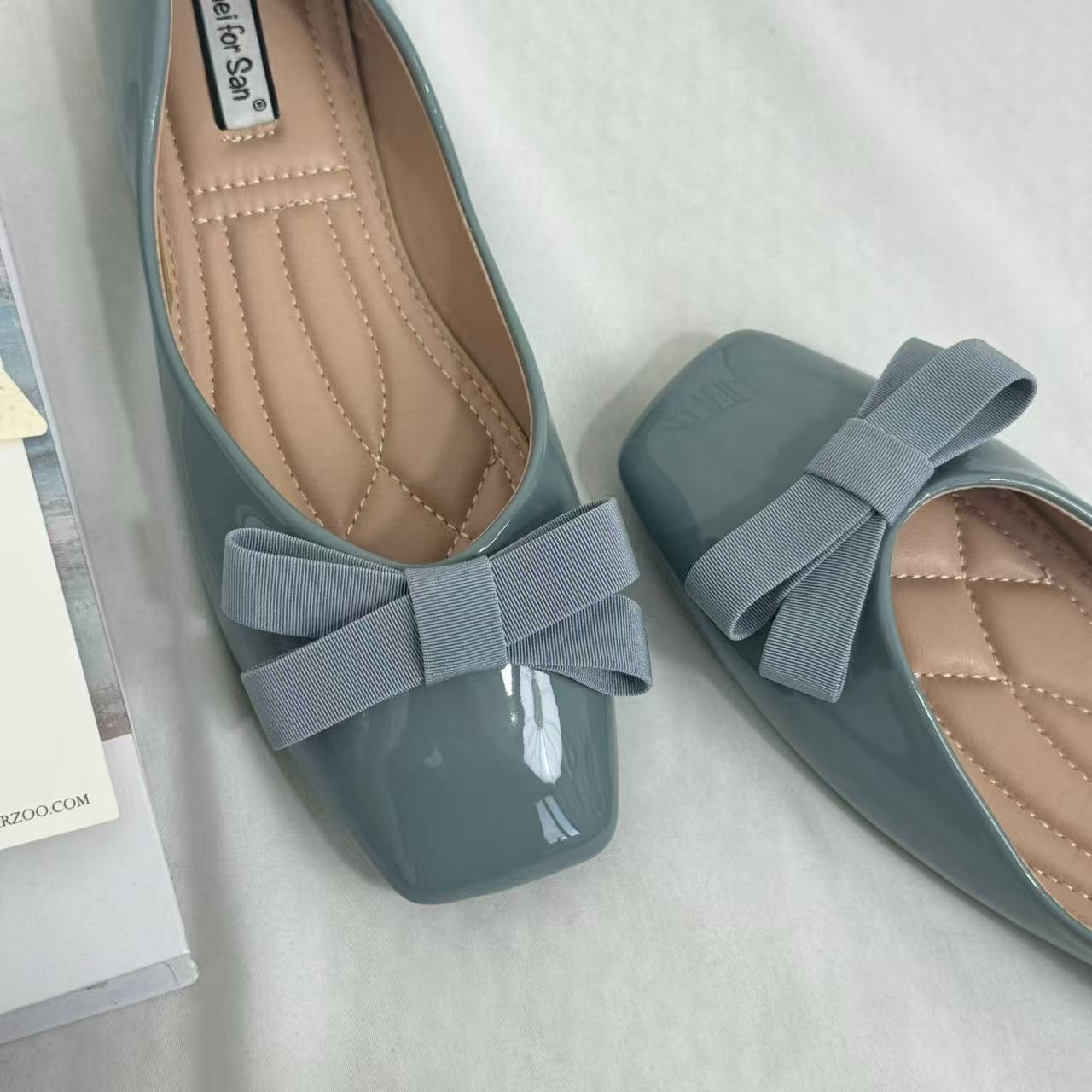Square-Toe Bow-Accented Low-Cut Flats PinTow