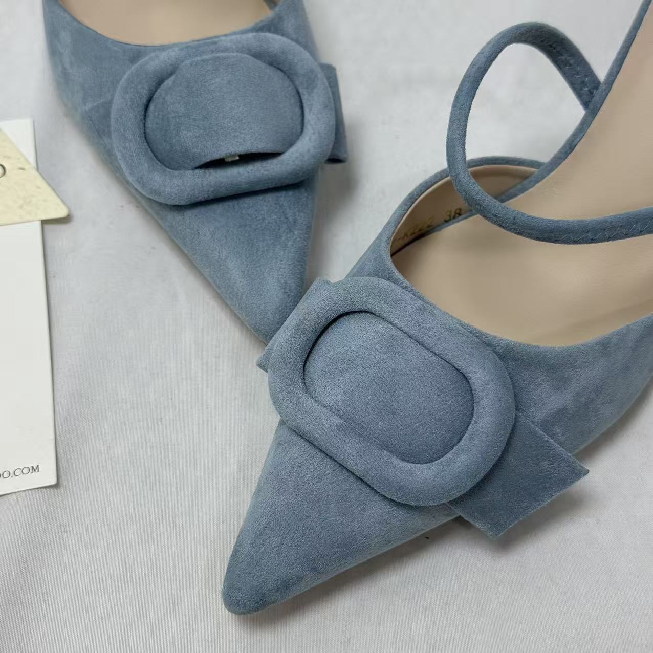 Low-Cut, Narrow Heel, Pointed-Toe High Heels PinTow