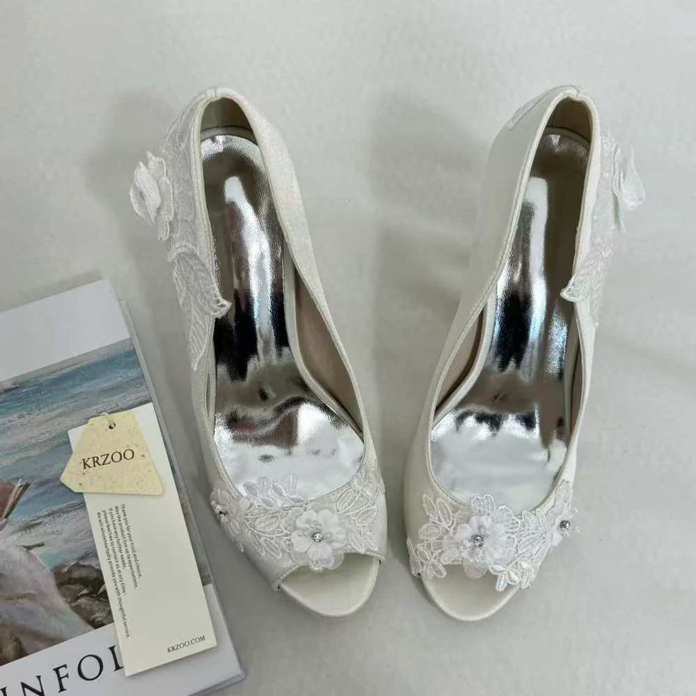 Low-Cut Pearl-Embroidered High Heels PinTow