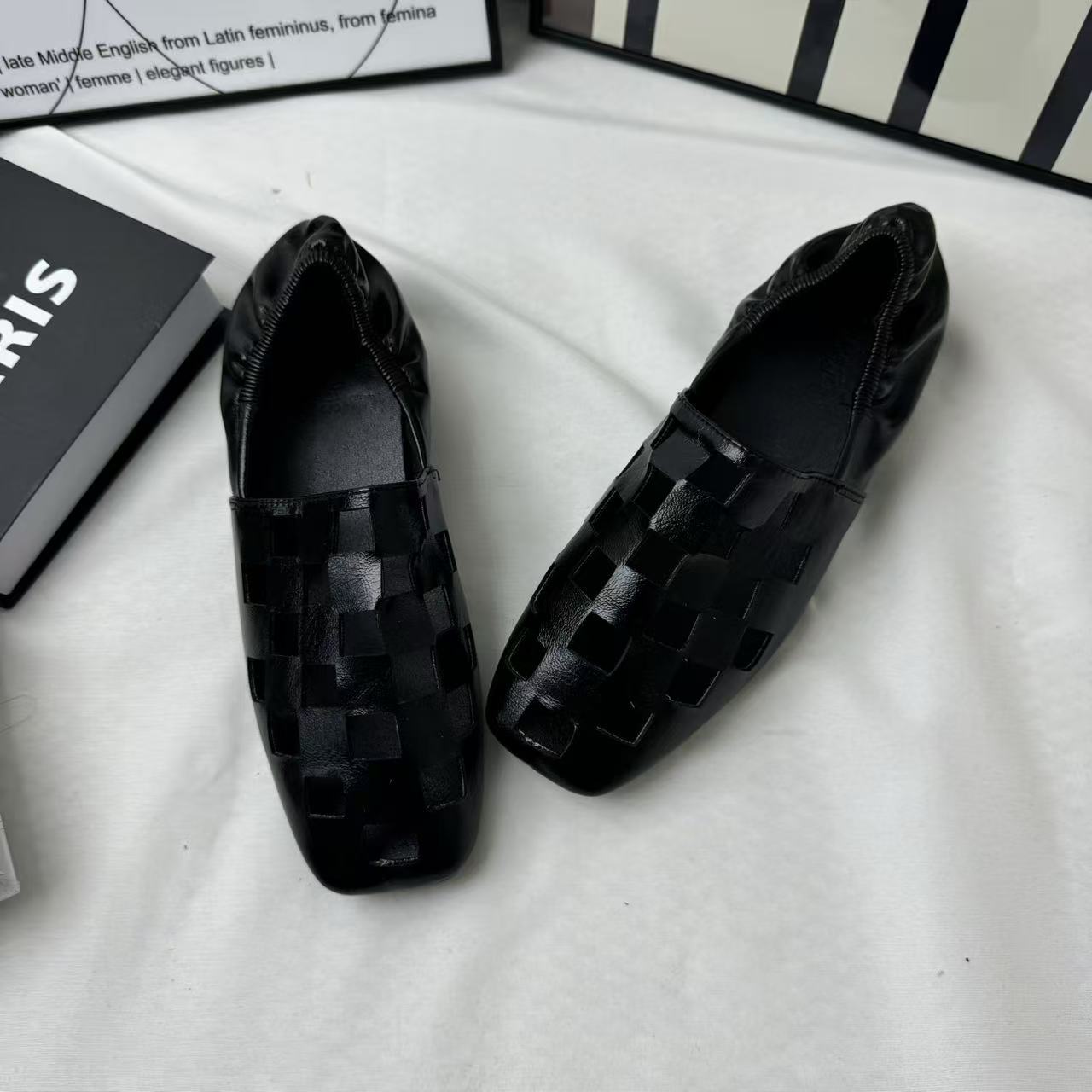 Open-Weave Pleated Flat Shoes PinTow