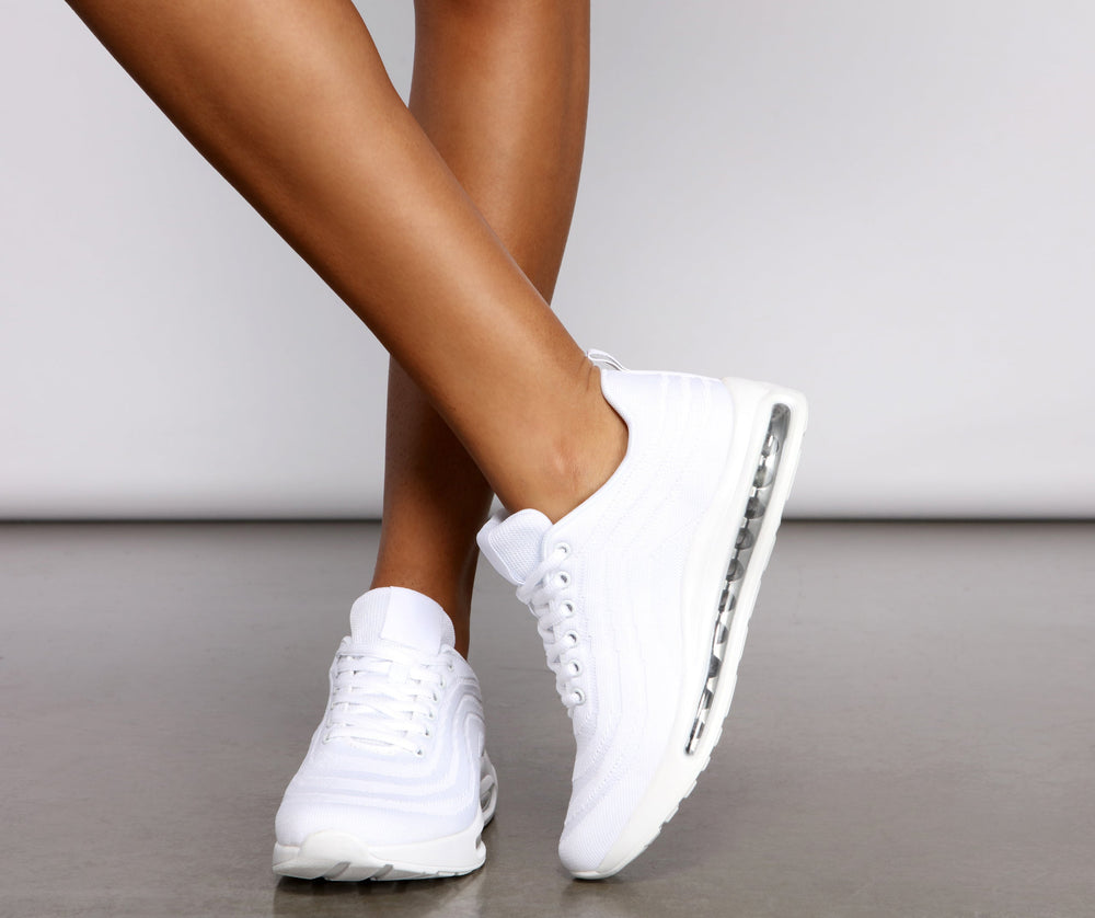 Keep on Moving On Basic Sneakers Newgew
