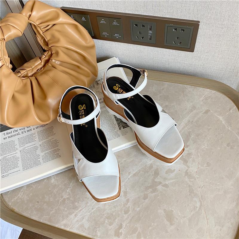 Slope Heel Star Buckle Sandals Newgew