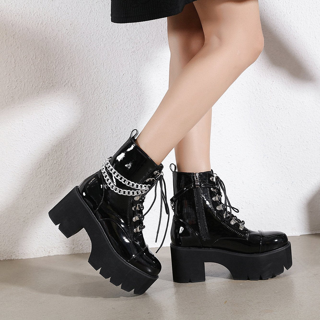 Thick-soled Patent Leather Chain Elements Lace-up Padded Boots Newgew