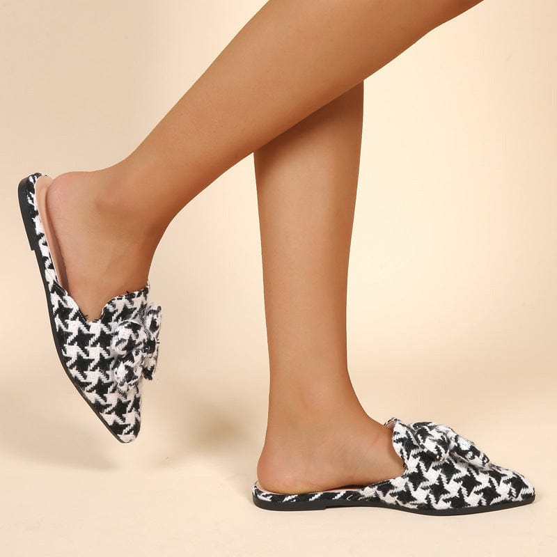 Pointed Bow checkerboard Mules Newgew